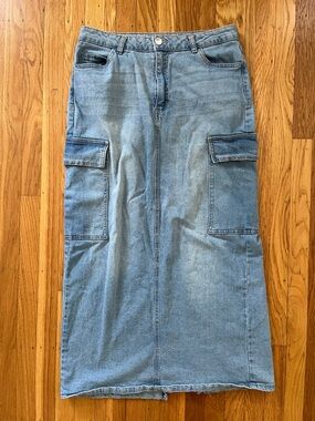 Light Blue Denim Maxi Skirt with Cargo Pockets Size Medium